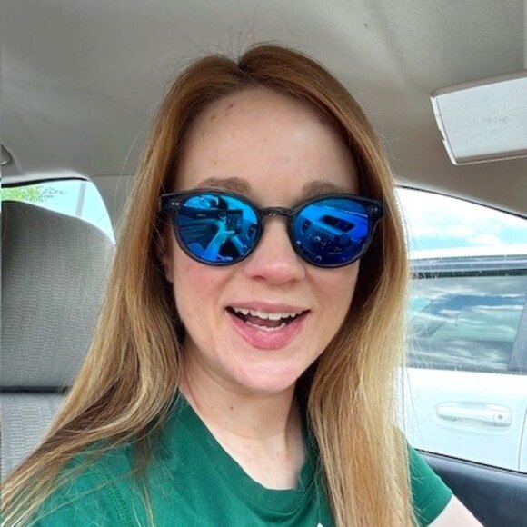 Meet your Posher, Laura - Picture 1 of 1